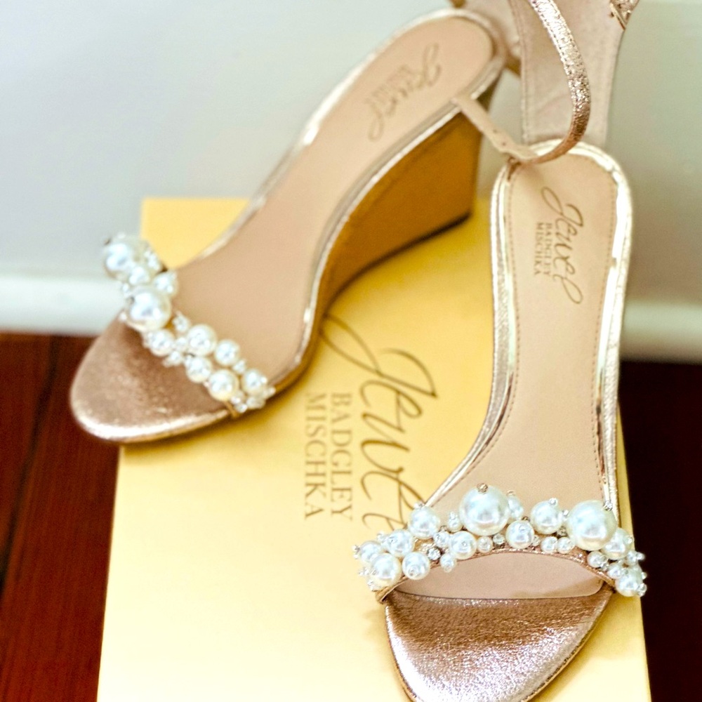 Gorgeous wedding wedge!  New